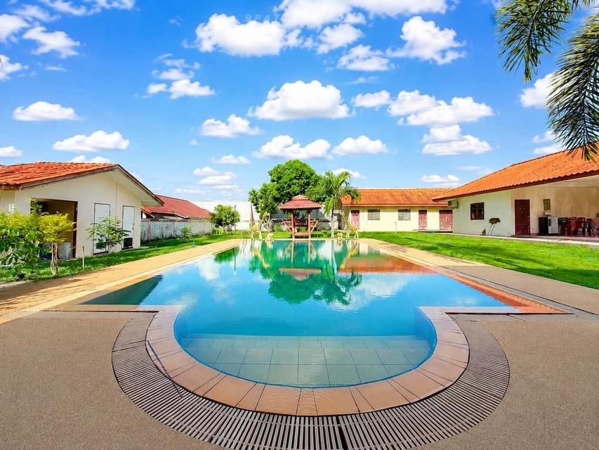 Urgent Sale — Detached House with Large Land in Huai Yai, PattayaDetached house with large land plot for urgent sale in Huai Yai. 2