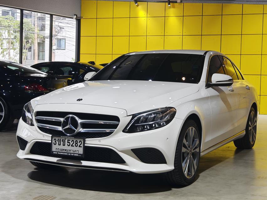 Mercedes-Benz C220d Avantgarde 2021 สีขาว ซื้อวารันตีเพิ่มจากศูนย์มา 3 แสนกว่าบาทหมดปี 2029