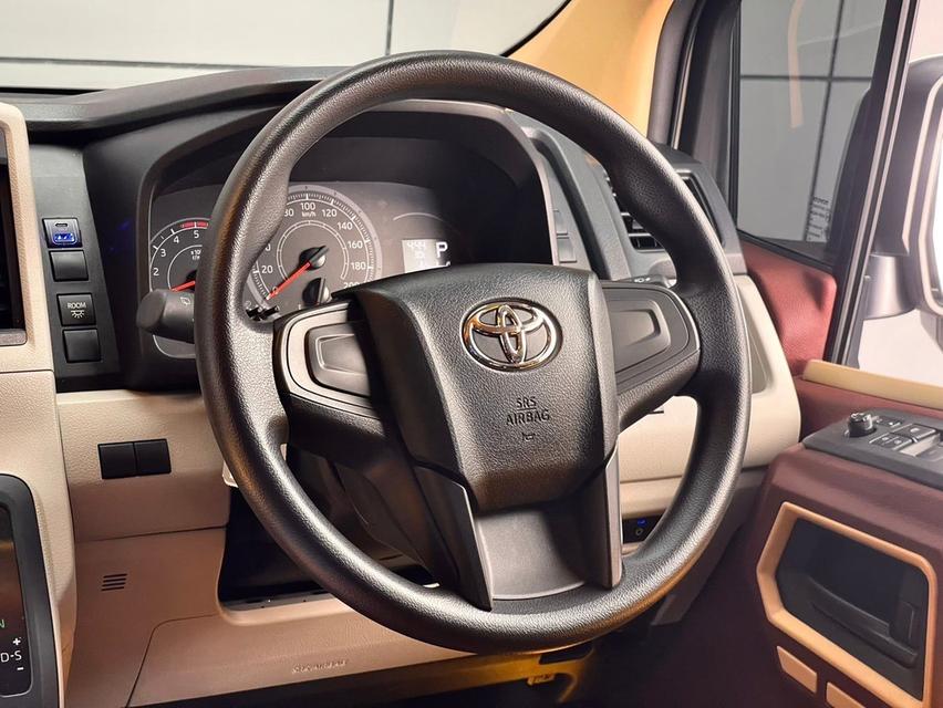 TOYOTA COMMUTER 2.8 2024   7