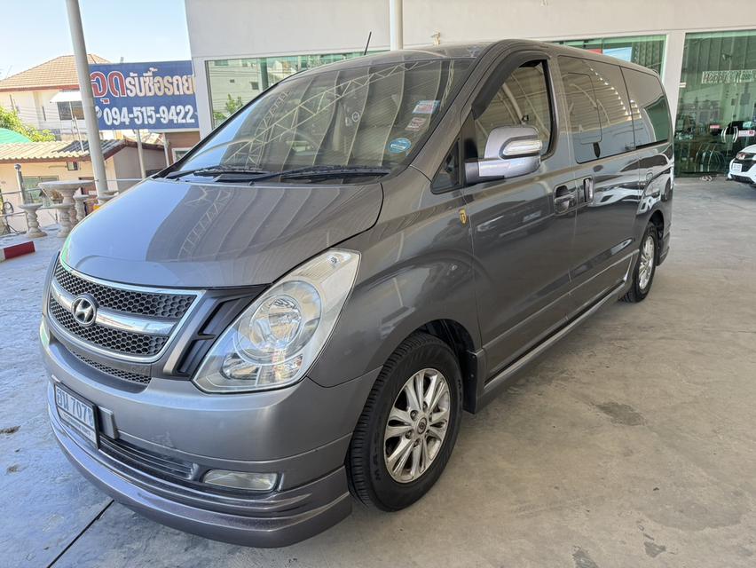 🚐 2011 HYUNDAI H1, DELUXE  รุ่น TOP สุด สีเทา ออโต้ รูปที่ 3