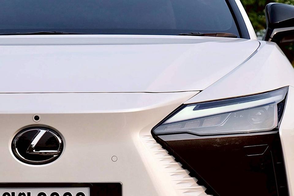 Lexus RZ450e Premium ปี 2024 รถหรูสภาพใหม่ ถูกกว่าป้ายแดงเป็นล้าน รูปที่ 6