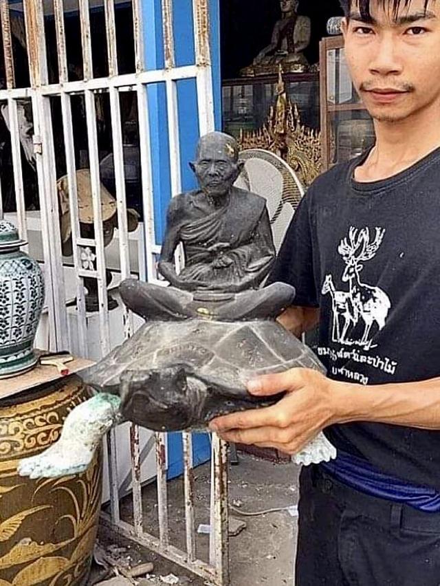 พระบูชาหลวงปู่หลิว หน้าตัก9นิ้ว วัดไร่แตงทอง วัสดุทองเหลือง 9