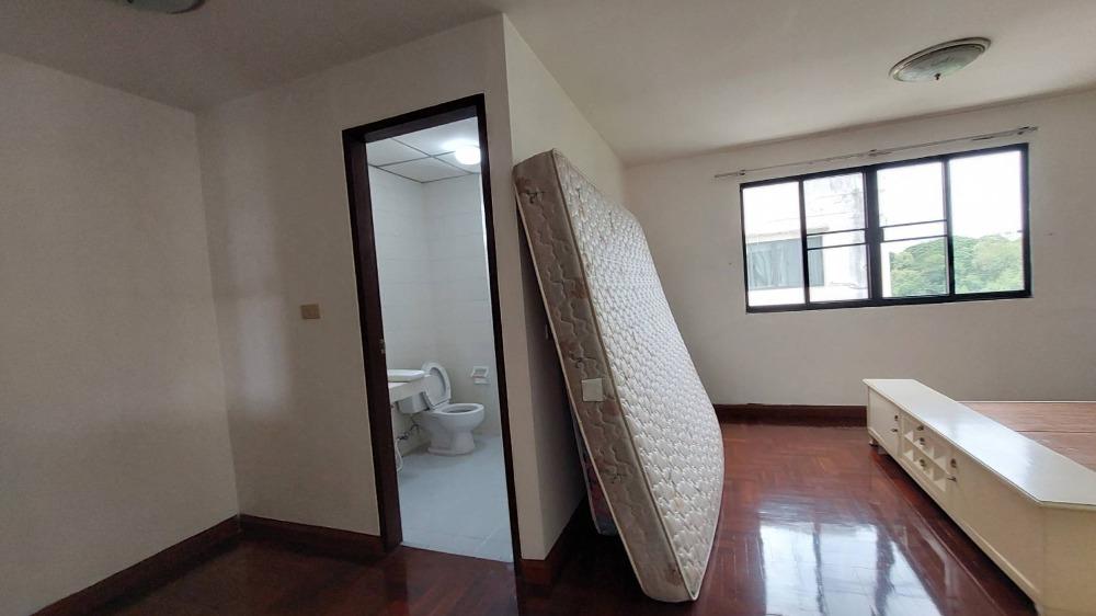 ขายด่วนทาวน์โฮม วราธรวิลล์ ซ.พัฒนาการ 44 ** 5 ล้านบาท** ซื้อบ้านมีเงินเหลือหลักแสน 889 13