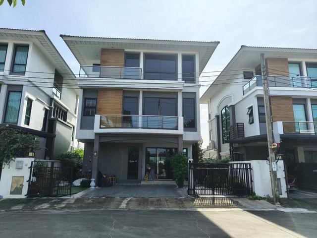 ขายบ้านเดี่ยว 3 ชั้นโครงการ ศุภาลัย เอสเซ้นส์ ลาดพร้าว 107 Supalai Essence Ladprao 1