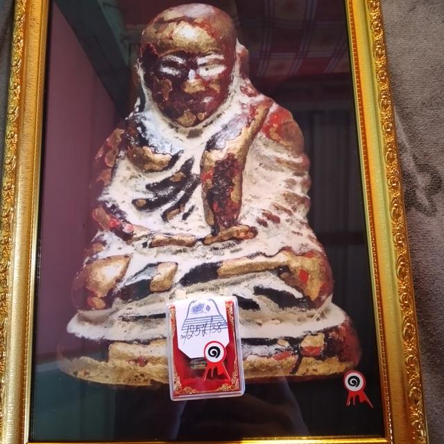 หลวงพ่อเงิน พร้อมใบประกาศรางวัลที่1