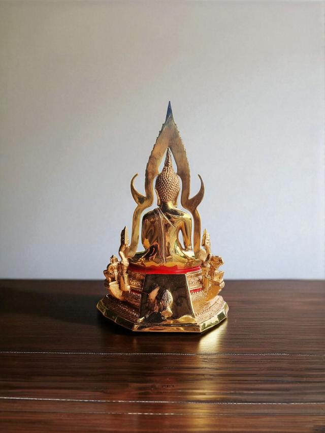 เครื่องพระพุทธชินราช จ. พิษณุโลก ซุ้มถอดได้ ฐานหน้าอกเลาเนื้อทองเหลืองขัดมัน หน้าตัก 4.5 นิ้ว ขนาดความสูงรวมซุ้ม 12 นิ้ว