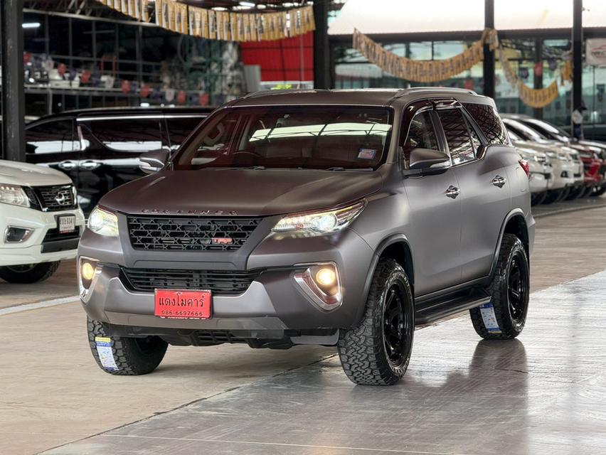 TOYOTA FORTUNER 2.4 V ปี 2015 จด 2017