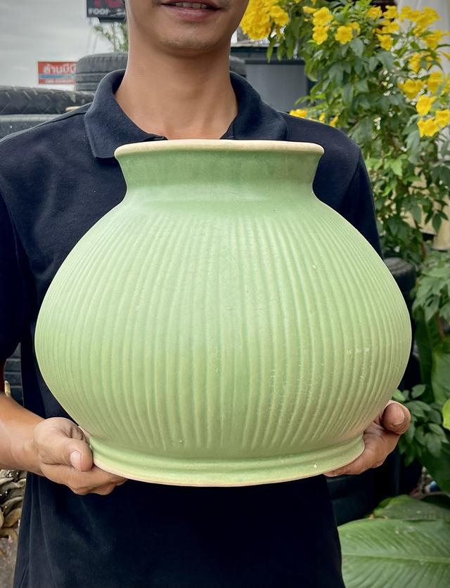 โถพลูเขียวไข่กา ลายมะเฟือง ทรงกลม โถใบชะพลูโบราณ