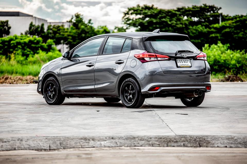 Toyota Yaris 1.2 Entry ปี 2017 สีเทา  9
