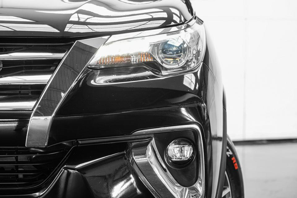 2018 TOYOTA FORTUNER 2.4 V 2WD SUV สีดำ ไมล์ 115083 กม. 9