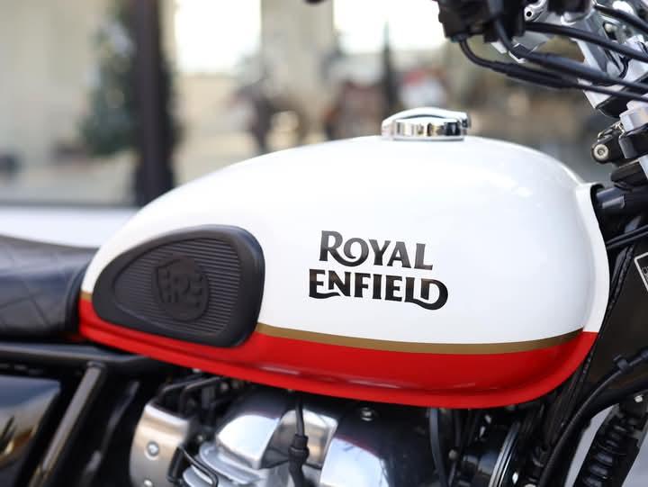 ขาย Royal Enfield Interceptor 650 สีขาว 8