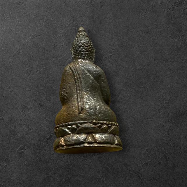 พระชัยวัฒน์ไพรีพินาศ รุ่นชัยชนะศึก วัดบวรนิเวศฯ จ.กรุงเทพฯ ปี 2546 พิธียิ่งใหญ่แห่งปี เนื้อสัตตะ มวลสารโลหะ 7 ชนิด