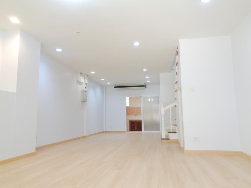 🚩 บ้านรีโนเวท ทาวน์โฮม 3 ชั้น 18 ตารางวา โครงการ เดอะ รีโน่ นวมินทร์ ติดห้างโลตัสนวมินทร์ 3