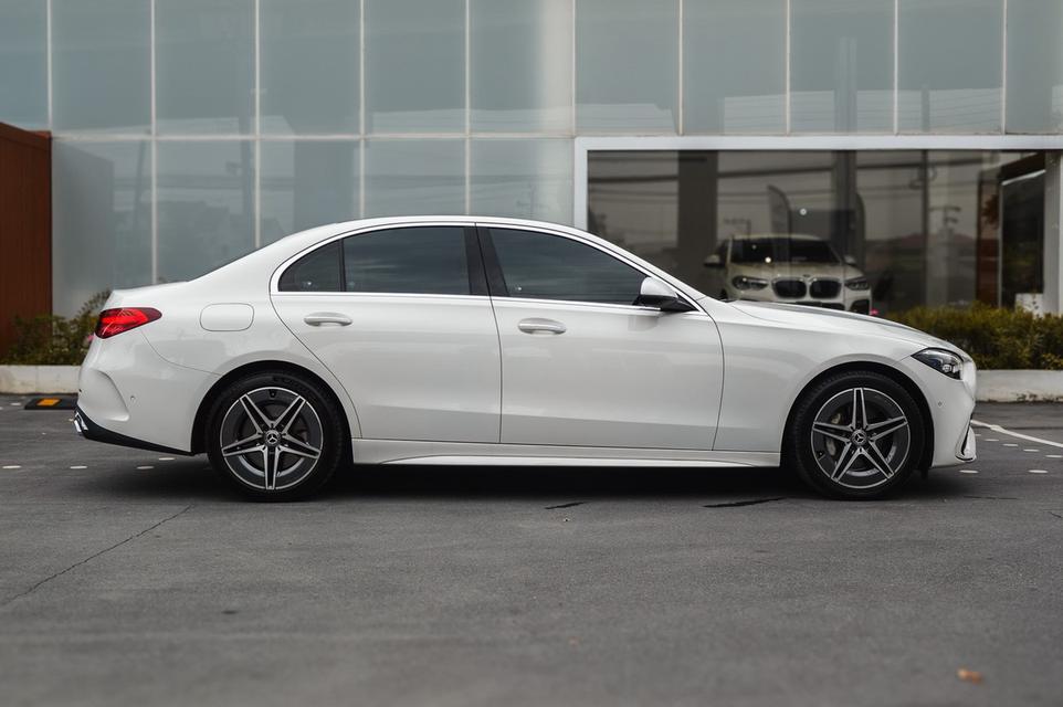 Benz C350e AMG Dynamic ปี 2023 ขาว เบาะดำแดง ไมล์ 56,xxx 3