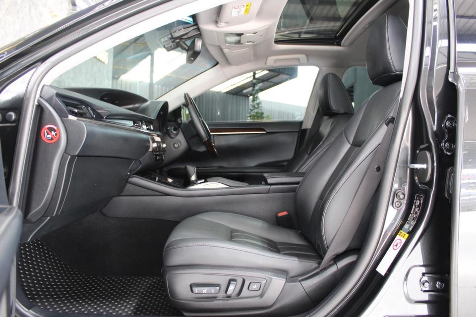 รหัสรถ JRS5482 Lexus ES300h ปี 2017 17