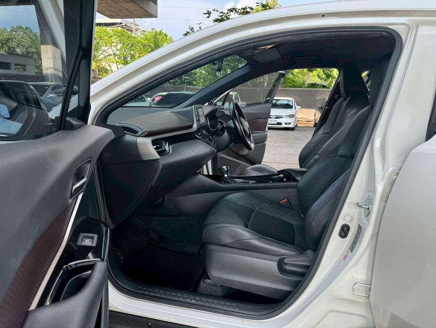 ขายรถ Toyota C-HR 1.8 Mid ปี 2019 สีขาว เกียร์ออโต้ 11