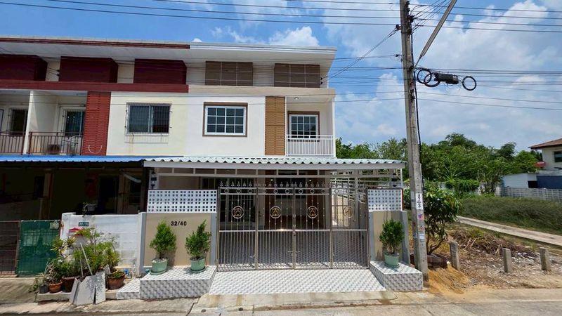 🪴หมู่บ้านพระปิ่น3  บางใหญ่ 🪴ทาวน์เฮ้าส์ 2 ชั้น หลังริม  มีระเบียงรับลมด้านหลังบ้าน มีพื้นที่ด้านข้าง  หมู่บ้านติดถนนกาญจนาฯ บางใหญ่ 1