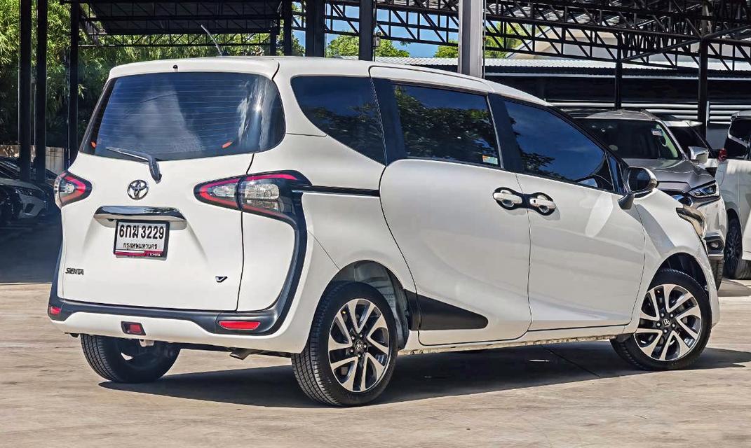 ขาย TOYOTA SIENTA 1.5 V ปี 2017 ไมล์ 7 หมื่นโล
