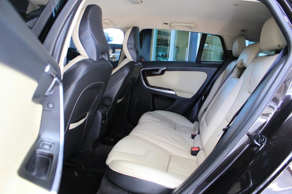 รหัสรถ JRS6700 Volvo V60 1.6 DRIVe Wagon ปี2013 12