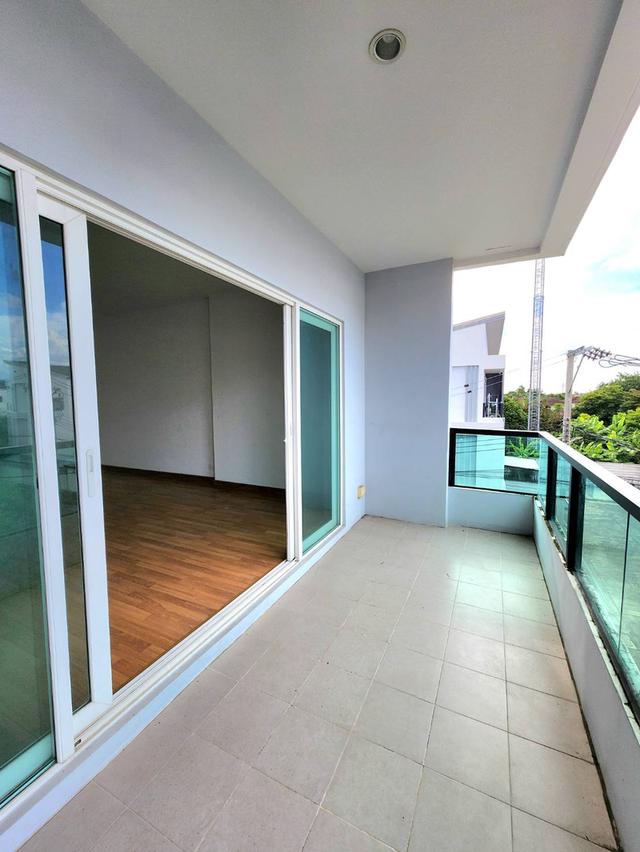 ทาวน์โฮมวัชรพล 3ชั้น หลังมุม หมู่บ้านเดอะริคโค้ ทาวน์ วัชรพล ถนนร่วมมิตรพัฒนา(ใกล้ห้าแยกวัชรพล) 14