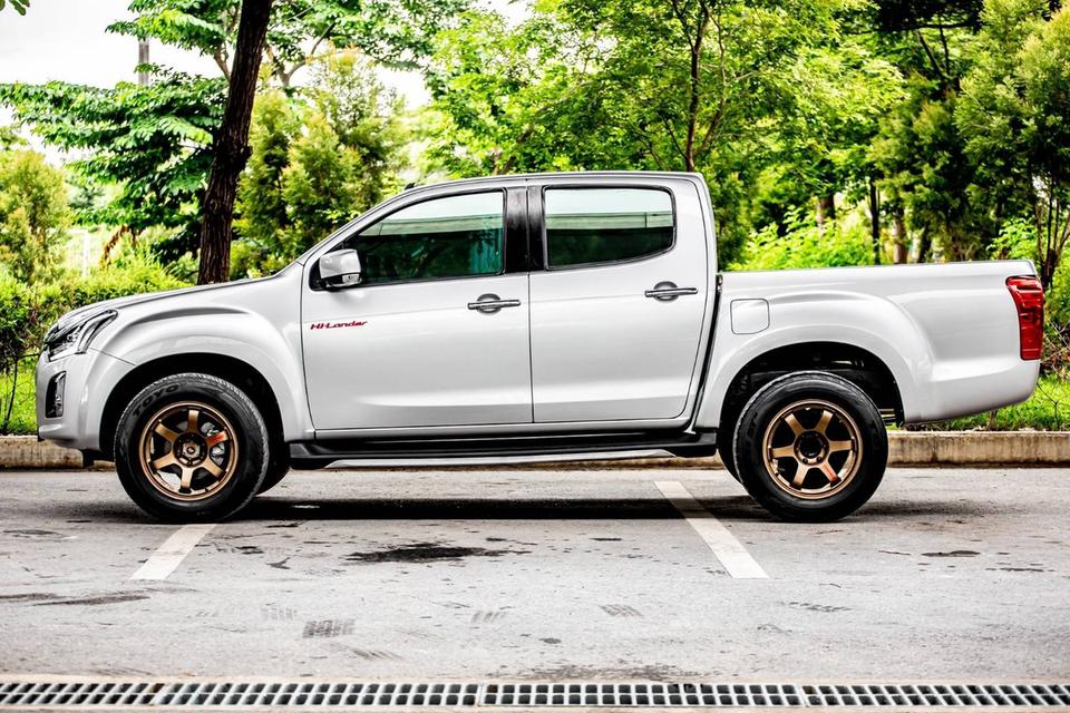 Isuzu D-Max Hi-Lander Cab4 1.9 Ddi Z ปี 2018 สีเทา มือเดียวป้ายแดง  8