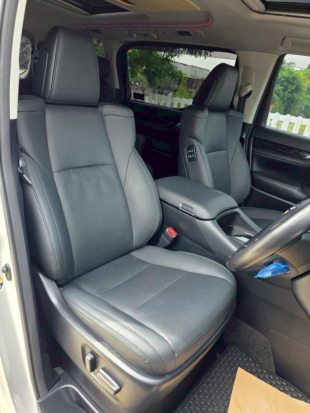 Toyota ALPHARD SC สีขาว ปี 2022 ไมล์ 60,000 กม.  8