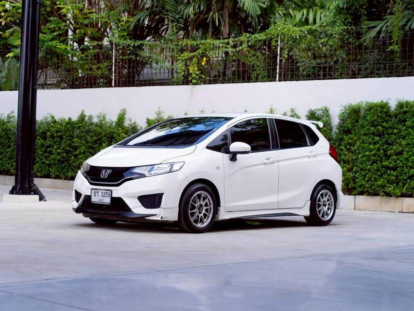 Honda Jazz 1.5V ปีจด 2015 ประกันเครื่องเกียร์3ปี3หมื่นkm