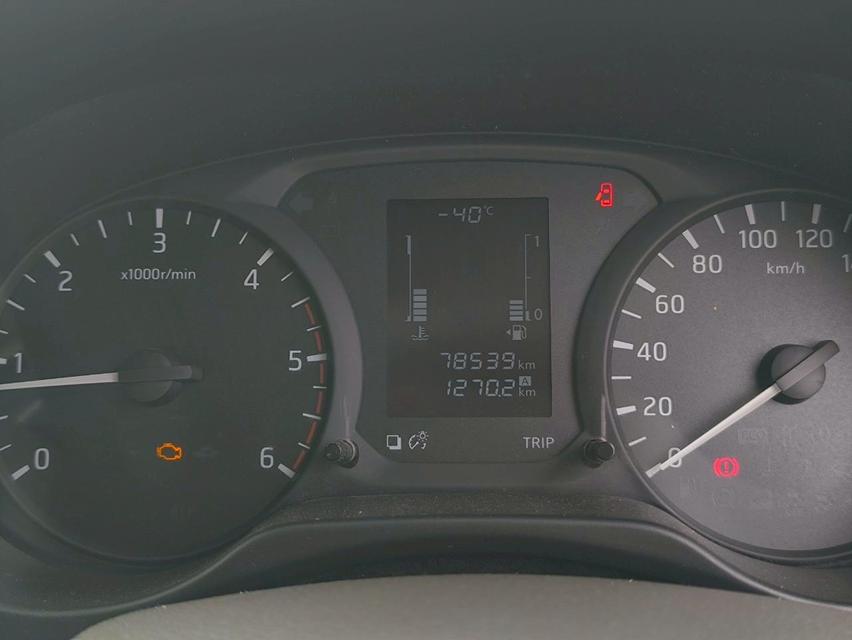 2017 Nissan Navara 2.5 Calibre EL MT 9