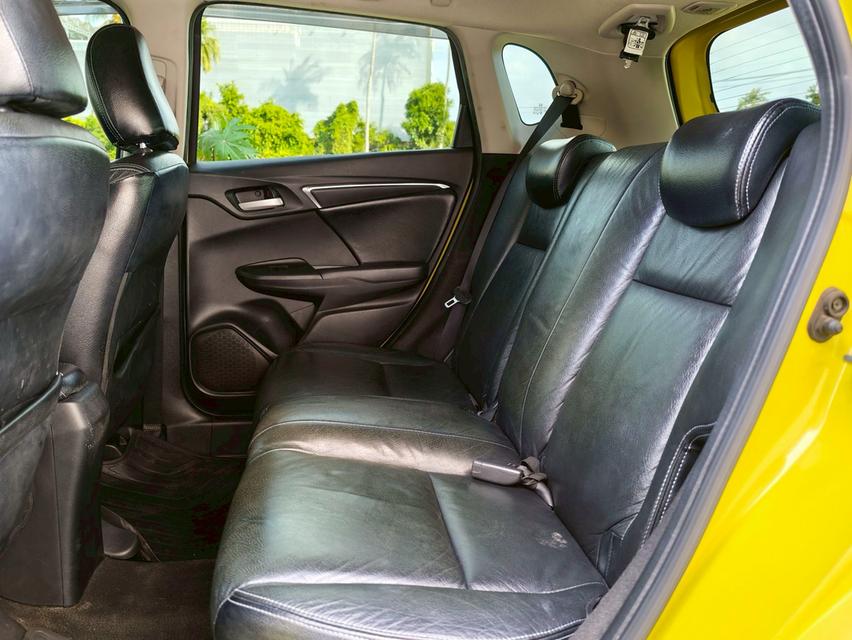 HONDA  JAZZ GK 1.5 SV Top Y2015. สีเหลือง ออโต้  12
