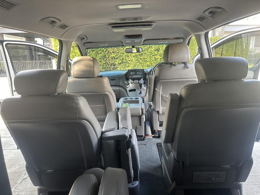 Hyundai H1 White Pearl Limited One A/T ปี2018 5