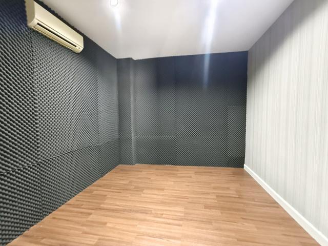 6นอน ARL บ้านทับช้าง 1.2 กม.ให้เช่าคฤหาสน์ บ้านเดี่ยว 2 ชั้น 92 ตร.วา. 302ตร.ม. วงแหวนพระราม9 พัฒนาการ 4
