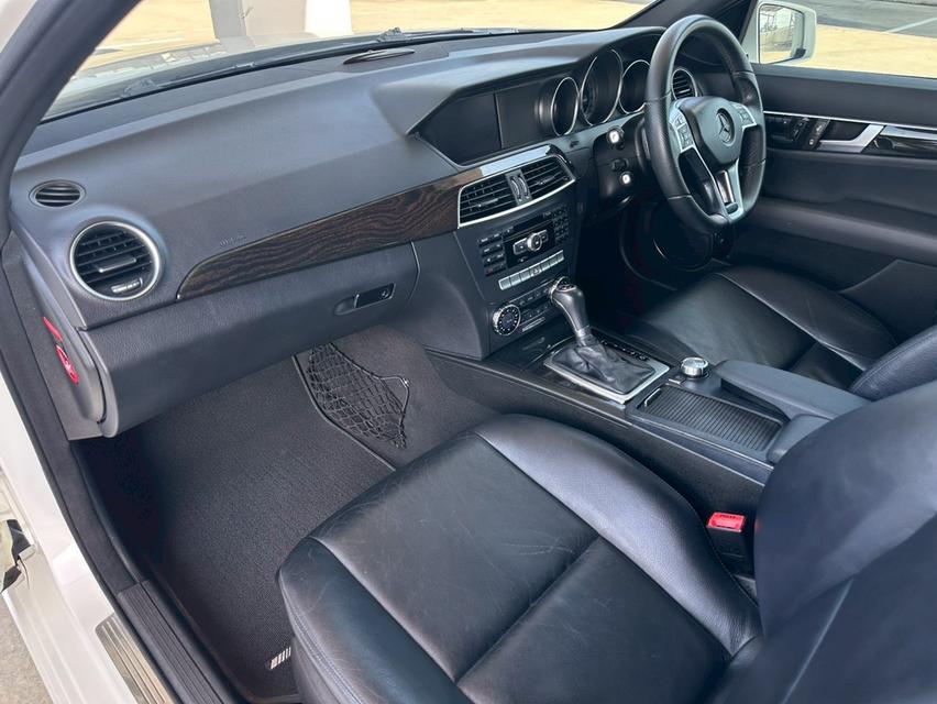 Mercedes-Benz C250 CGI 1.8L BlueEFFICINEY AMG (W204) รถมือเดียวออกห้างสภาพสวยพร้อมใช้งาน 12