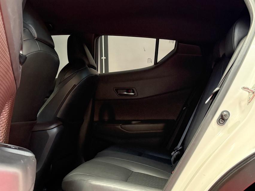 2019 TOYOTA CHR HV HI รถมือเดียวออกป้ายแดง รถวิ่งน้อย เข้าศูนย์ตามระยะ รถไม่เคยมีอุบัติเหตุครับ รูปที่ 14