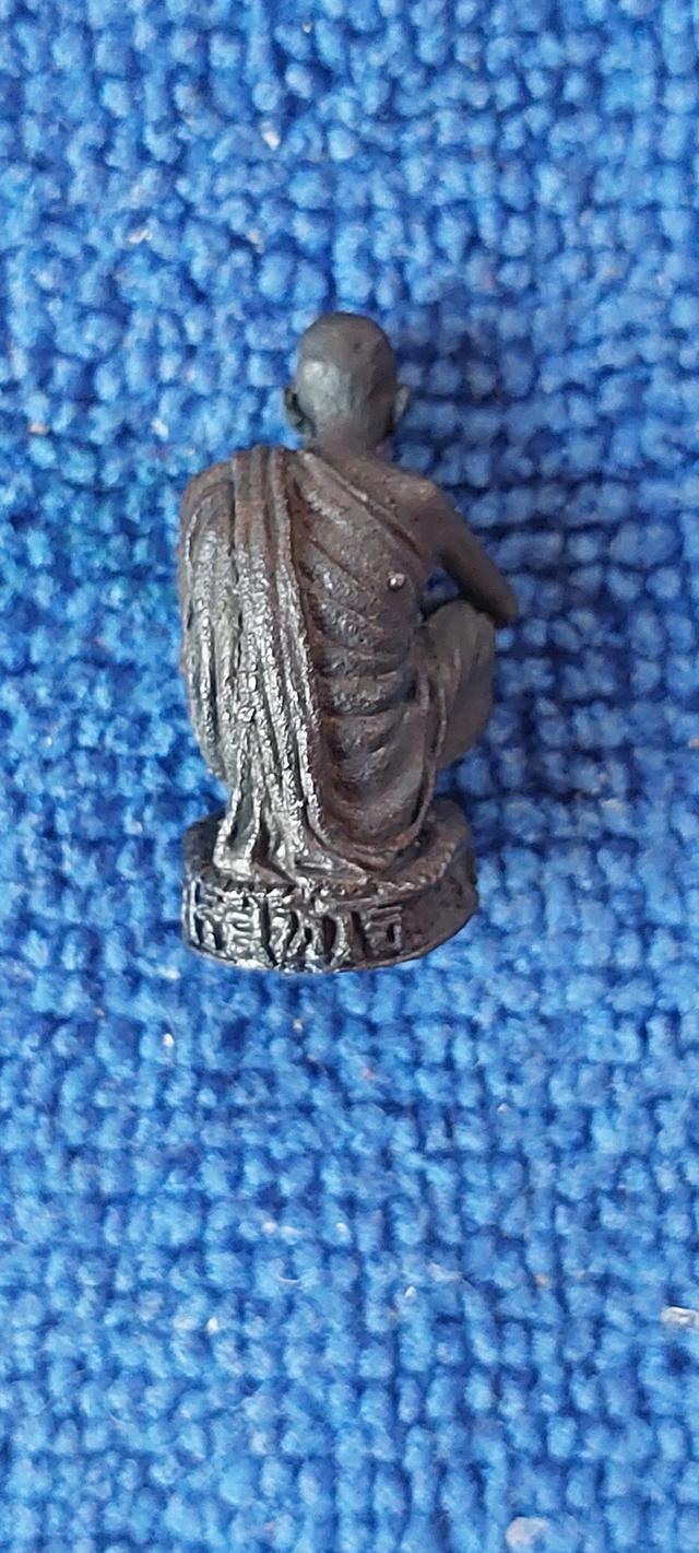 รูปหล่อหลวงพ่อคูณเฉลิมพระชนมพรรษาราชินี รูปที่ 3