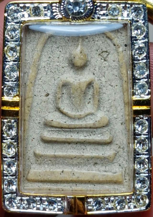 พระสมเด็จวัดระฆังพิมพ์พระประธานเนื้อสวยๆ