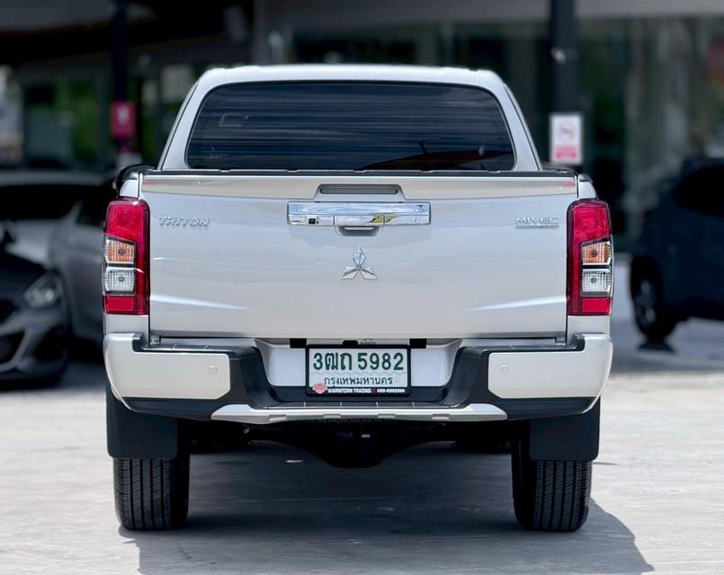 ปี 2021 MITSUBISHI TRITON, 2.4 GTโฉม PLUS MEGA CAB สีเทา เกียร์ธรรมดา6 สปีด เครื่องยนต์ดีเซล มือเดียวป้ายแดง 5