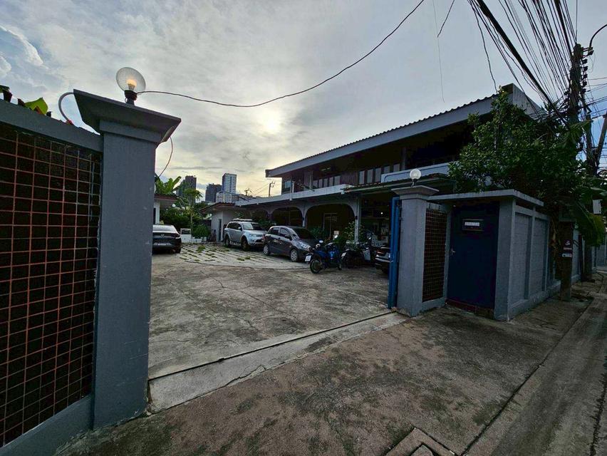 ให้เช่าบ้านเดี่ยวเนื้อที่ดินครึ่งไร่ ใกล้ห้างเซ็นทรัลลาดพร้าวมาก