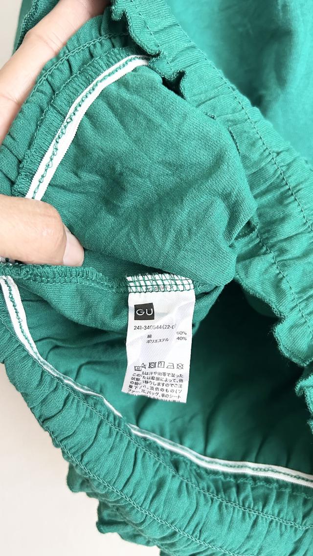 ยุนิM เสื้อยืดทรงกว้างเอวจั๊มสีเขียวเข้ม รูปที่ 6