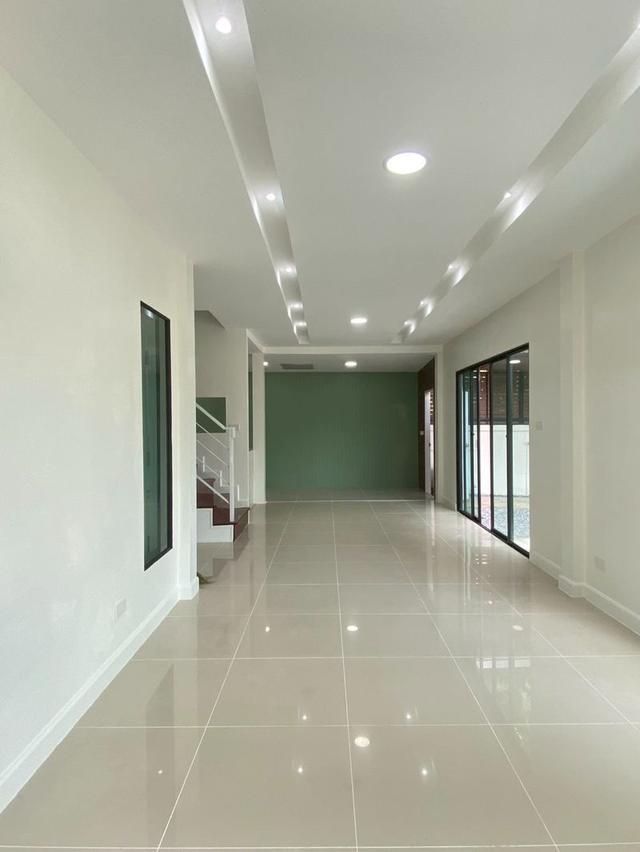 ขาย ทาวน์เฮาส์ 2 ชั้น ,เนื้อที่ 38 ตารางวา หมู่บ้านเดอะวิลล่า วงแหวน-รามอินทรา ซอยคู้บอน 27 แยก 10 แขวงท่าแร้ง เขตบางเขน กรุงเทพฯ 13