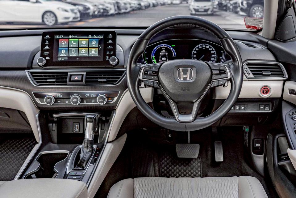 รหัสรถ NP3397 HONDA ACCORD 2.0HYBRID ปีรถ : 2019 12