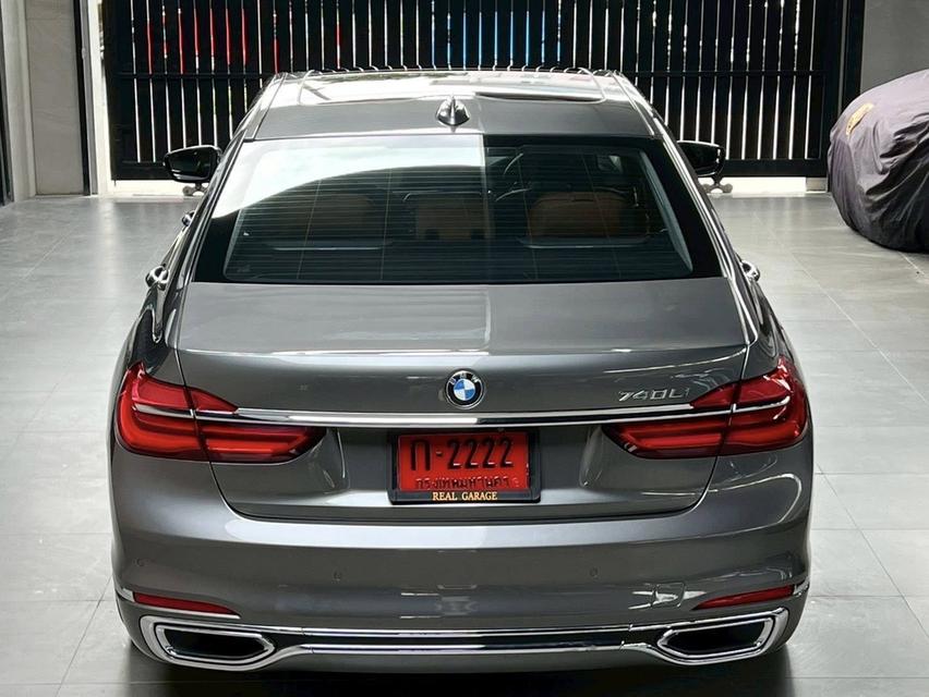 BMW 740Li 3.0 G12 Pure Excellence Sedan 11
