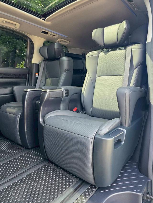 Toyota ALPHARD SC สีขาว ปี 2022 ไมล์ 30,000 กม.  12
