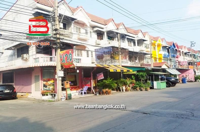 ทาวน์โฮม หมู่บ้าน บัวทองธานี เนื้อที่ 17 ตรว ถ.กาญจนาภิเษก อ.บางบัวทอง จ.นนทบุรี 1