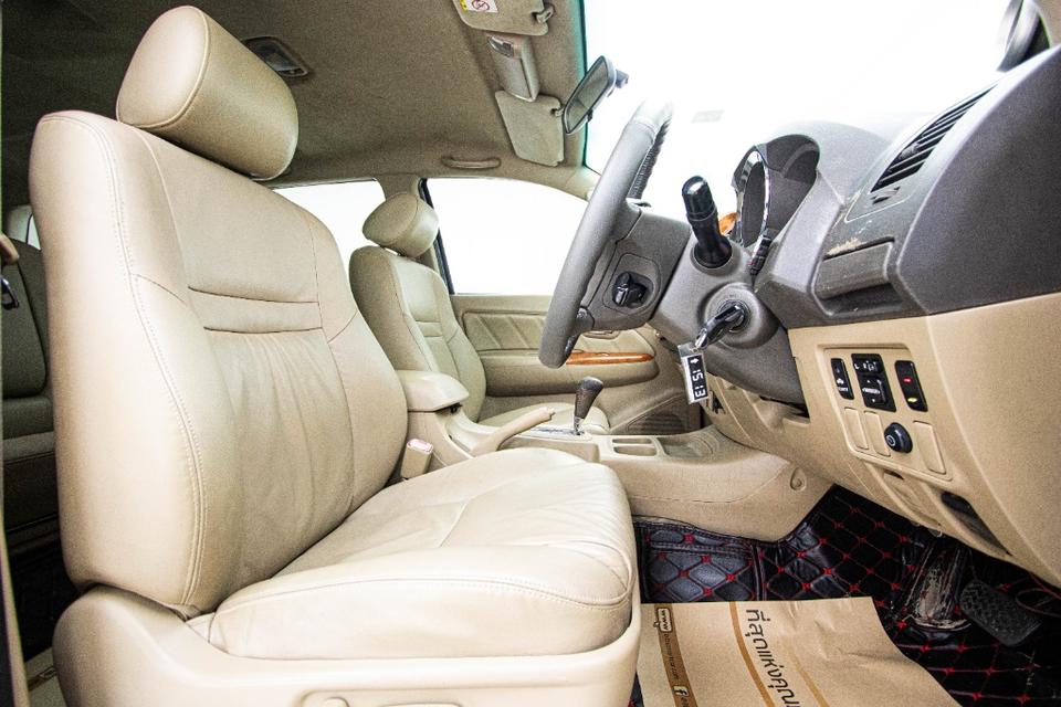 TOYOTA FORTUNER 3.0 V 2WD 2011  15