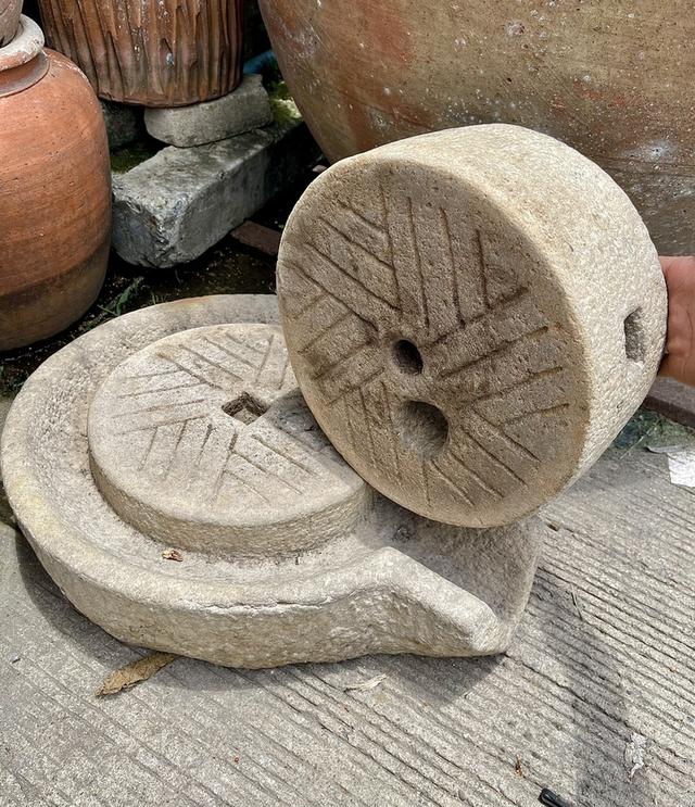 โม่แป้งโบราณ โม่หินโบราณ เครื่องบดแป้งหินแกรนิต ชุดใหญ่ 3