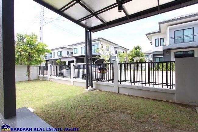 ขายบ้านเดี่ยว 64.2 ตร.ว.บริทาเนีย บางนา กม. 42 พร้อมอยู่ 4 นอน 5 ห้องน้ำ 1 ห้องครัว แถมแอร์ 5 เครื่อง เฟอร์ฯบางส่วน 4