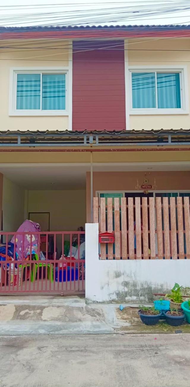ทาวเฮ้าส์ 3 ห้องนอน 2ห้องน้ำ 1ห้องโถง 1