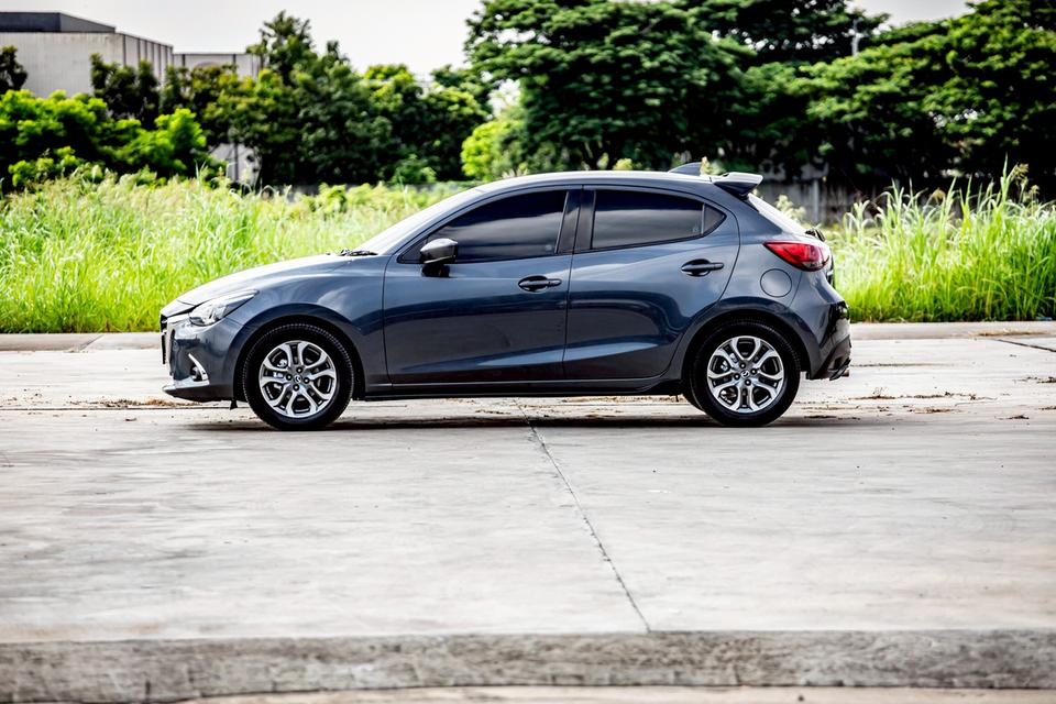 Mazda2 1.5 XD Highplus Sport ปี 2017 ดีเซล รุ่นท๊อป สีเทา มือเดียวป้ายแดง 10