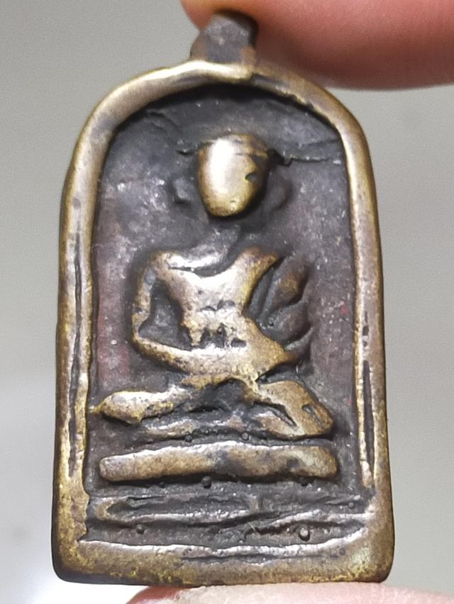 พระหล่อโบราณเก่าสึกๆ