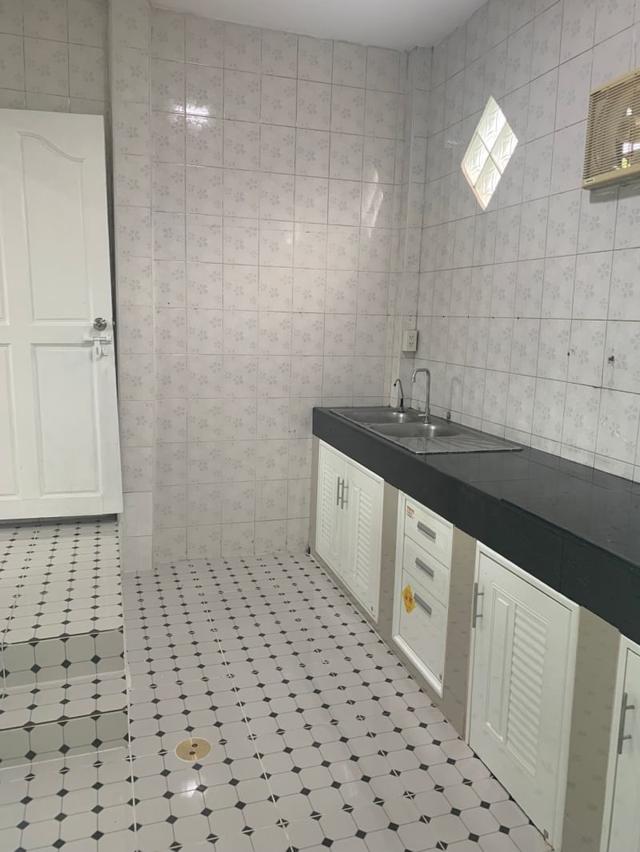 ขาย:บ้านทาวน์เฮ้าส์ หน้ากว้าง 6.5 เมตร ,สูง 3 ชั้น หมู่บ้านนีโอ คลาสสิค โฮม (Neo Classic Home ) ถนนรามอินทรา 6